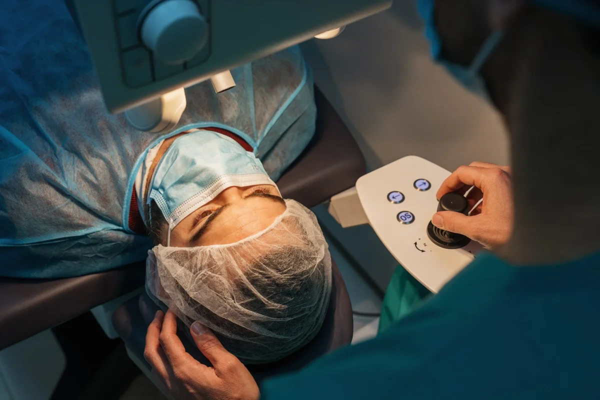 Cirugía refractiva (corrección de miopía, hipermetropía, astigmatismo)